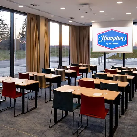 Hampton By Hilton Riga Airport 호텔